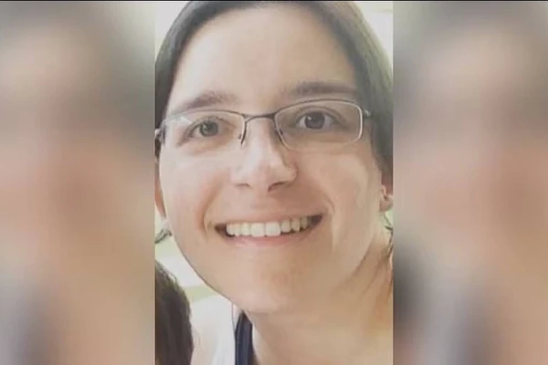 A professora de matemática Fernanda Reinecke Bonin, 42, encontrada morta em terreno baldio