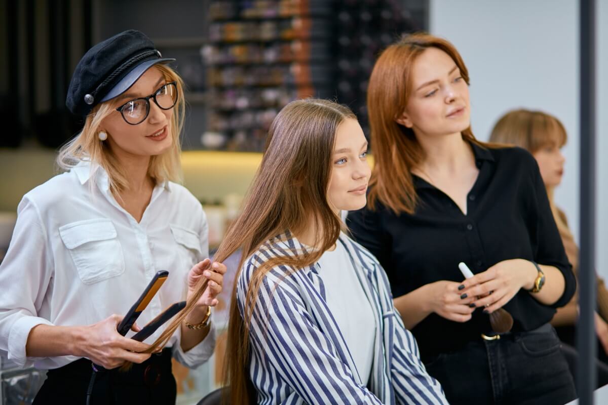 O setor de beleza é um dos destaques para quem deseja empreender (Imagem: Shakirov Albert | Shutterstock) 