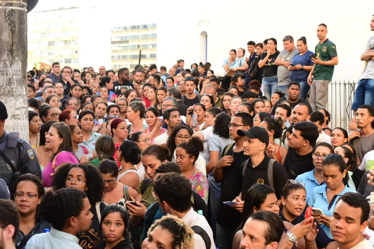 Trabalhadores da saúde enfrentam fila para evitar desconto de taxa sindical