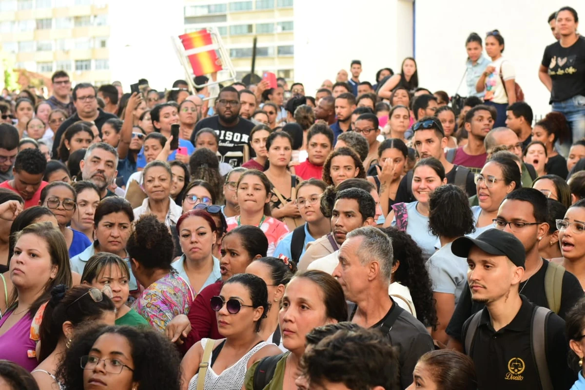 Trabalhadores da saúde enfrentam fila para evitar desconto de taxa sindical