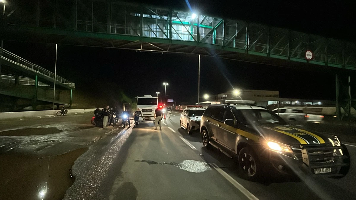 Motociclista e pedestre morrem em acidente na BR 101 em Viana