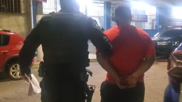 Homem de 28 anos, réu por tráfico de drogas, foi capturado pela Guarda Municipal com ajuda de câmeras de videomonitoramento, quando seguia do trabalho para casa