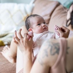 A psicose pós-parto é uma doença séria, rara e mal compreendida, que pode afetar as mulheres nas horas que se seguem ao nascimento dos seus filhos.
