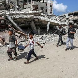O plano aprovado pelo governo israelense inclui propostas para mover os palestinos para o sul de Gaza e realizar “ataques poderosos” contra o Hamas.
