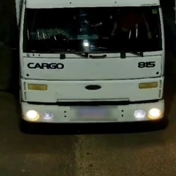Câmeras de videomonitoramento mostraram irregularidade. A passagem de veículos pesados pela Ponte Agostinho Galdino Breda, conhecida como Ponte do Irajá, é proibida devido ao risco para a estrutura