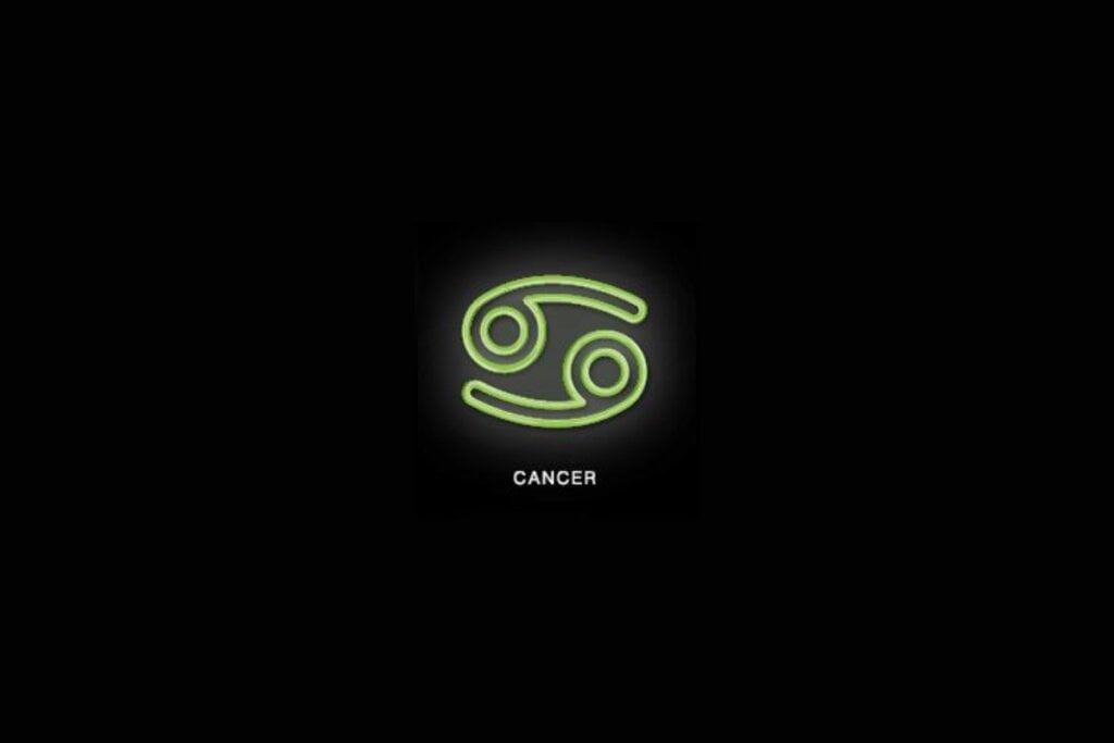 O canceriano sentirá mais desejo por romance e alegria (Imagem: Arisa_J | Shutterstock)