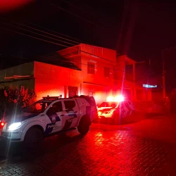 Homem pode ter relação com apreensão de quase uma tonelada de cocaína encontrada escondida em marina de Guarapari em abril de 2025