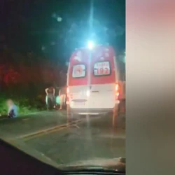 Motorista de um dos carros envolvidos teve lesões graves; segundo a PRF, colisão frontal ocorreu no km 39 da rodovia