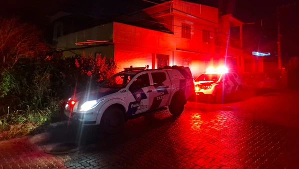 Homem pode ter relação com apreensão de quase uma tonelada de cocaína encontrada escondida em marina de Guarapari em abril de 2025