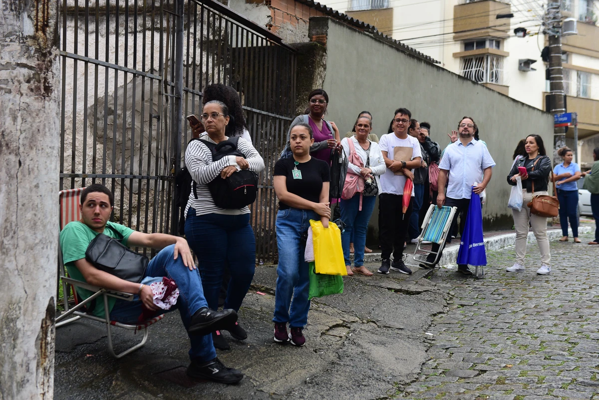 Movimentação em frente ao Sindicato dos Trabalhadores em Hospitais e Empresas Privadas no Estado do Espírito Santo fechada nesta segunda-feira