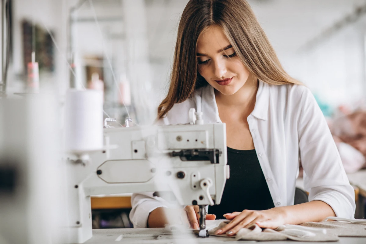 Oportunidade para trabalhar como costureira