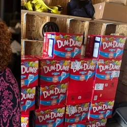Liam, encomendou mais de 70 mil pirulitos da marca Dum-Dums. Segundo a mãe, o garoto costuma brincar no celular dela como recompensa por bom comportamento. Amazon se dispôs a pagar o reembolso após a repercussão