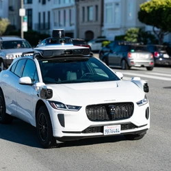 Serviço de táxi utilizado em cidade dos EUA utiliza automóveis elétricos dotados de sensores, câmeras, navegação por GPS e radares com funções redundantes