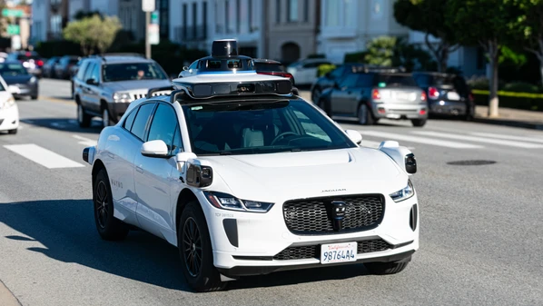 Serviço de táxi utilizado em cidade dos EUA utiliza automóveis elétricos dotados de sensores, câmeras, navegação por GPS e radares com funções redundantes