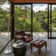 Casa foi feita para se integrar com a natureza
