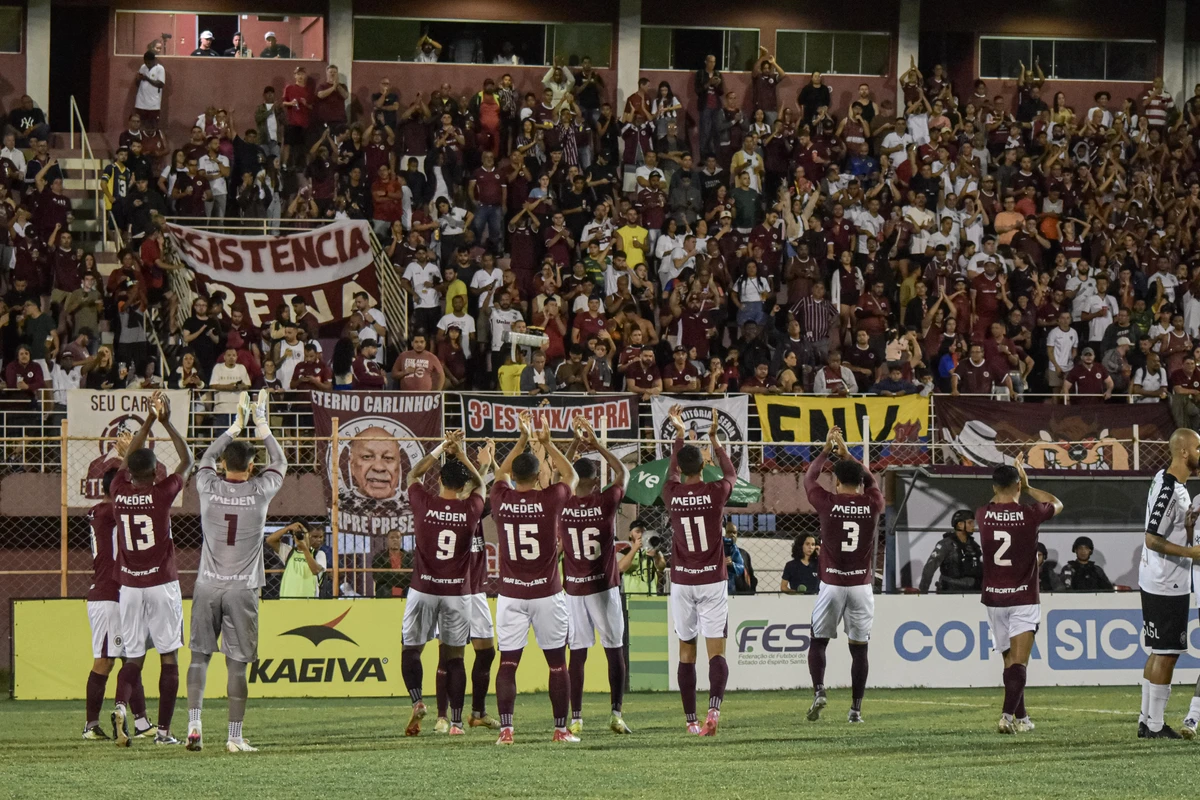 A Desportiva goleou o Rio Branco e os jogadores fizeram a festa com a torcida