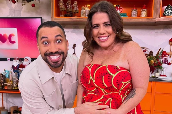 Gil do Vigor com Tati Machado nos bastidores do programa 'Mais Você'