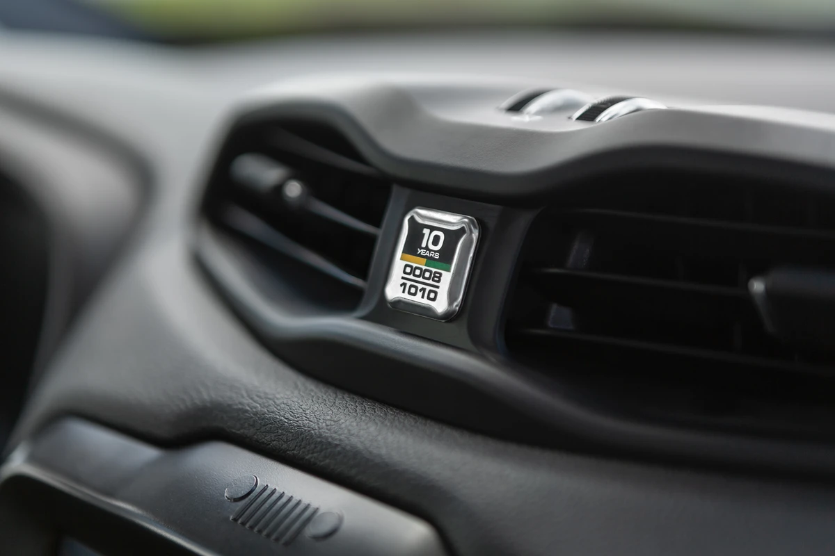 Internamente, o Renegade 10 Anos conta com adesivos e outros elementos que também reforçam a exclusividade do modelo por Jeep/Divulgação