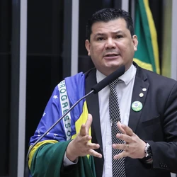 Na lista dos dispensados do cargo após a suspensão do parlamentar, está Maguinha Malta, filha do senador Magno Malta (PL)