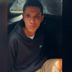 Gerente do tráfico do Terceiro Comando Puro (TCP), Kauan Soares Rocha, um dos suspeitos do crime e um dos criminosos mais procurados de Cariacica, foi preso; o irmão dele, Kaio Rocha Soares, está foragido