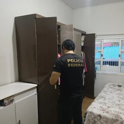 Polícia Federal cumpriu mandados em Cachoeiro e Cariacica durante a Operação Proteção Integral II. um suspeito, que atua na área de marketing digital, foi preso