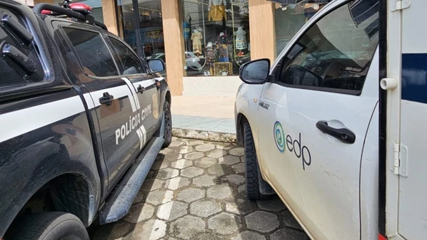 Polícia diz que mulher foi autuada em flagrante por furto de energia, pagou uma fiança de R$ 10 mil e vai responder ao processo em liberdade
