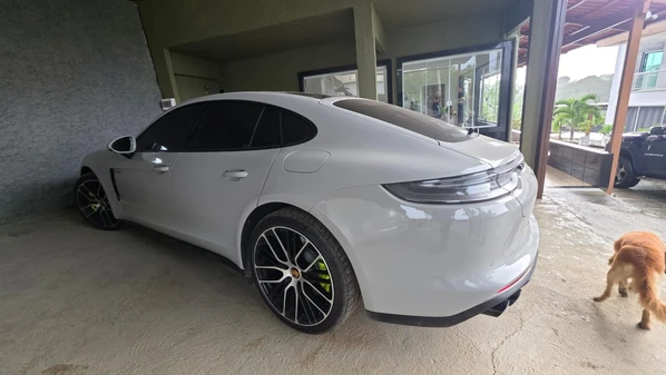 Foram duas Porsches avaliadas em mais de R$ 800 mil e mais de R$ 700 mil, além de outros veículos; apreensão ocorreu durante a Operação Baest