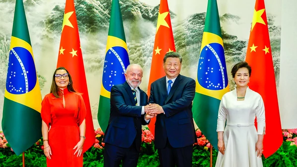 Comentário sobre rede social feito por Janja em reunião com o líder chinês, Xi Jinping, causou mal-estar e gerou crise interna