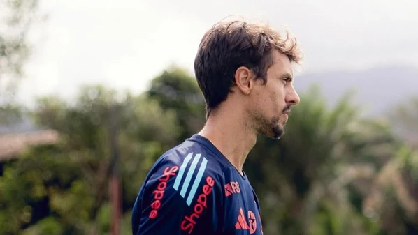 Novo integrante da comissão técnica do Flamengo, o ex-zagueiro Rodrigo Caio venceu a concorrência de outros três postulantes ao cargo