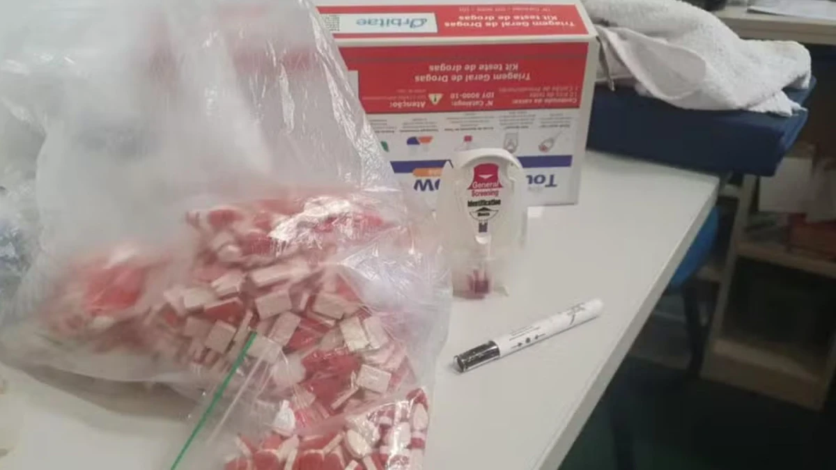 Drogas e insumos apreendidos na casa de um dos alvos, em Santa Catarina