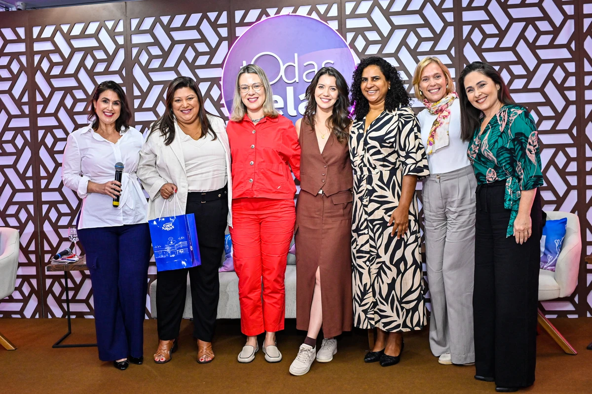 Renata Rasseli, Elaine Silva, Maria Amélia Dalvi, Nathalia Dill, Jackeline Moraes, Adriana Muller e Dani Abreu