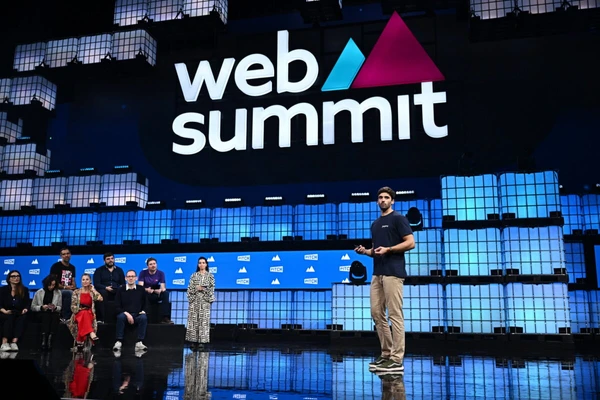 Com público recorde, o Web Summit Rio 2025 reuniu mais de 30 mil pessoas e 1.300 startups, consolidando-se como uma das principais vitrines globais para startups e tecnologias emergentes.