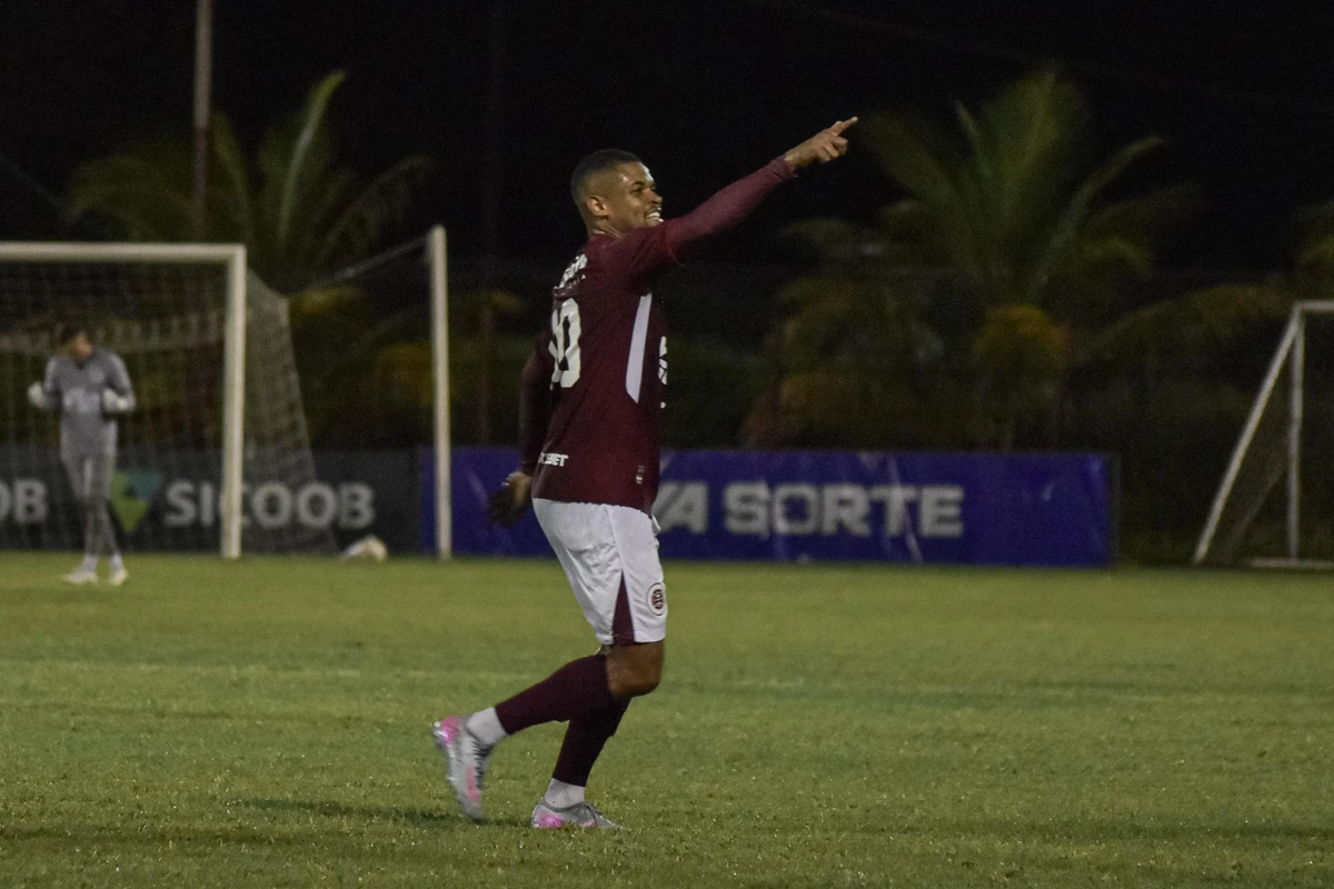 Vitinho fez 3 gols contra o Rio Branco