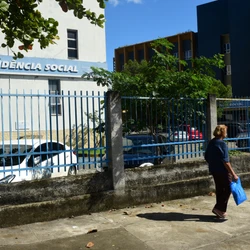 As instituições foram descredenciadas por não terem implementado o mecanismo obrigatório do "Não Perturbe", criado para bloquear ligações indesejadas com ofertas de crédito e coibir o assédio a um público considerado vulnerável