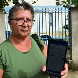 Na porta da agência do INSS em Vitória, aposentados buscaram informações sobre o ressarcimento dos descontos indevidos, em esquema que desviou R$ 6 bilhões