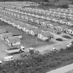 Há algo muito errado quando um programa habitacional, uma urgência para famílias mais pobres, atravessa tantos governos para se concretizar. A espera acaba nesta sexta-feira (16)