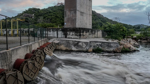 Trecho de um quilômetro passa por trabalhos de macrodrenagem e limpeza sob a Terceira Ponte