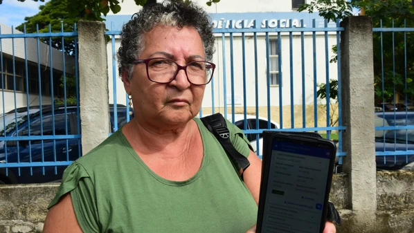 Na porta da agência do INSS em Vitória, aposentados buscaram informações sobre o ressarcimento dos descontos indevidos, em esquema que desviou R$ 6 bilhões