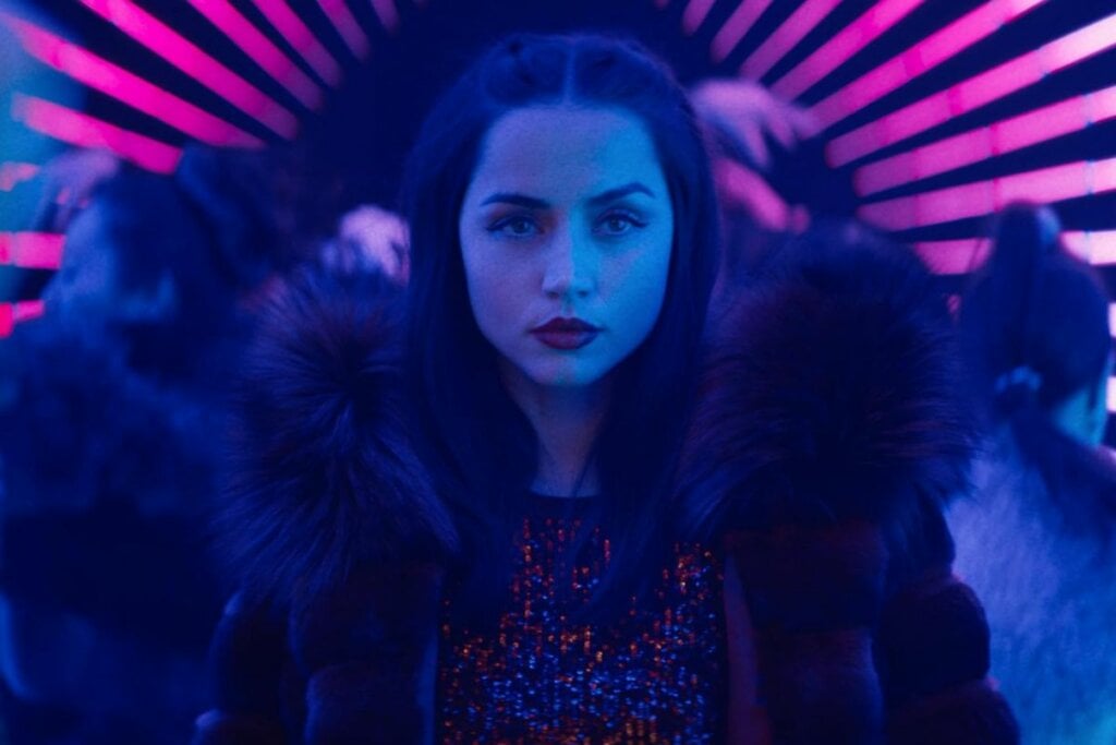 “Bailarina” acompanha a história de uma jovem que busca vingança contra os responsáveis pela morte de sua família (Imagem: Reprodução digital | Paris Filmes) 