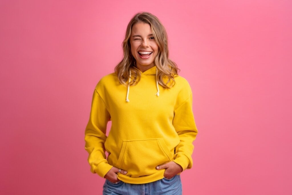 O moletom ajuda a deixar o visual mais casual (Imagem: Maria Markevich | Shutterstock)