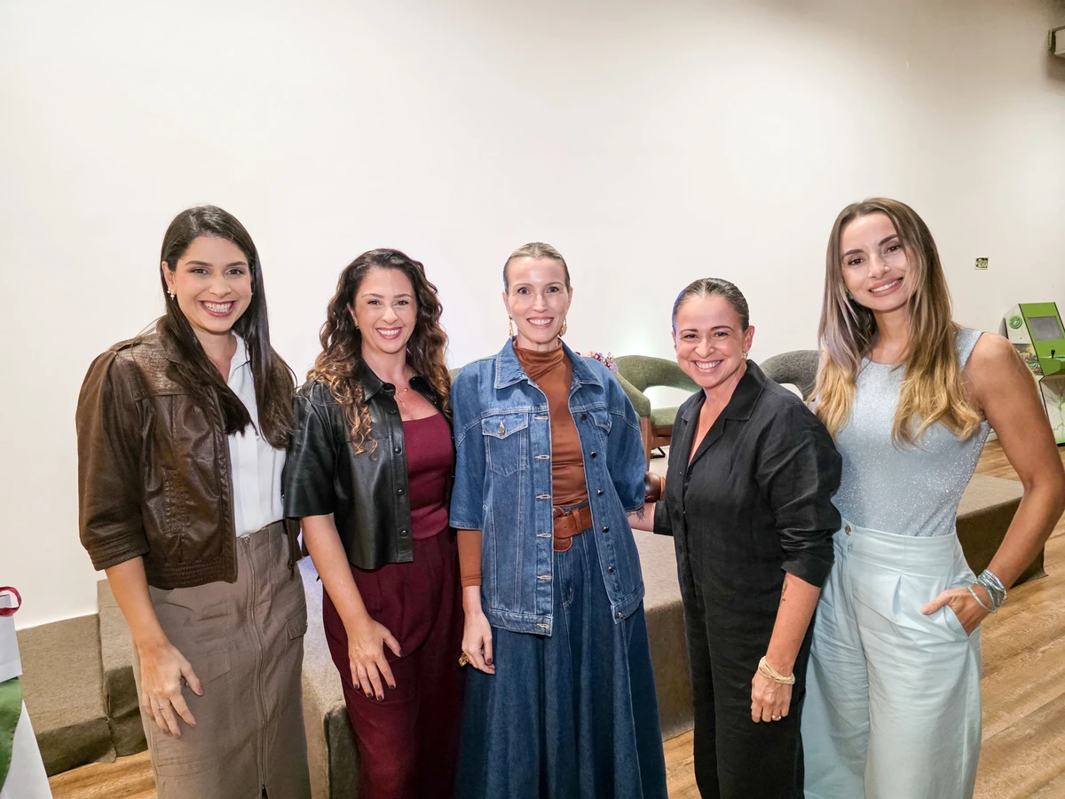 Lícia Assbu, Marianne Assbu, Alda Libardi, Larissa Baiocco e Priscila Moura