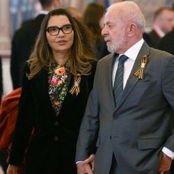 Especialistas avaliam que Janja erra ao não separar atuação ativista e institucional, mas concordam que machismo explica parte das críticas sobre ela.