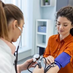 Veja como alguns cuidados são essenciais para controlar a doença e prevenir complicações