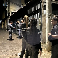 Vítima foi identificada como Wanderson Camera Neves, de 26 anos; crime aconteceu na noite desta sexta-feira (16)