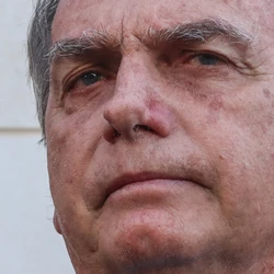 "Com 40 anos de cadeia no lombo, não tenho recurso para lugar nenhum", diz ex-presidente em entrevista a canal do YouTube