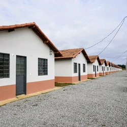 Residencial Mata do Cacau foi marcado por atrasos causados por enchentes, incêndios e abandono. Entrega do empreendimento foi nesta sexta-feira (16), com a presença do ministro das Cidades, Jader Filho