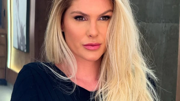 São veias que, em condições normais, dilatam e retraem durante a defecação, mas podem inflamar ou dilatar excessivamente, causando sintomas como dor, coceira e sangramento