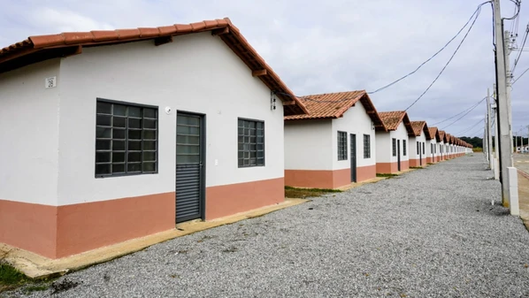 Residencial Mata do Cacau foi marcado por atrasos causados por enchentes, incêndios e abandono. Entrega do empreendimento foi nesta sexta-feira (16), com a presença do ministro das Cidades, Jader Filho