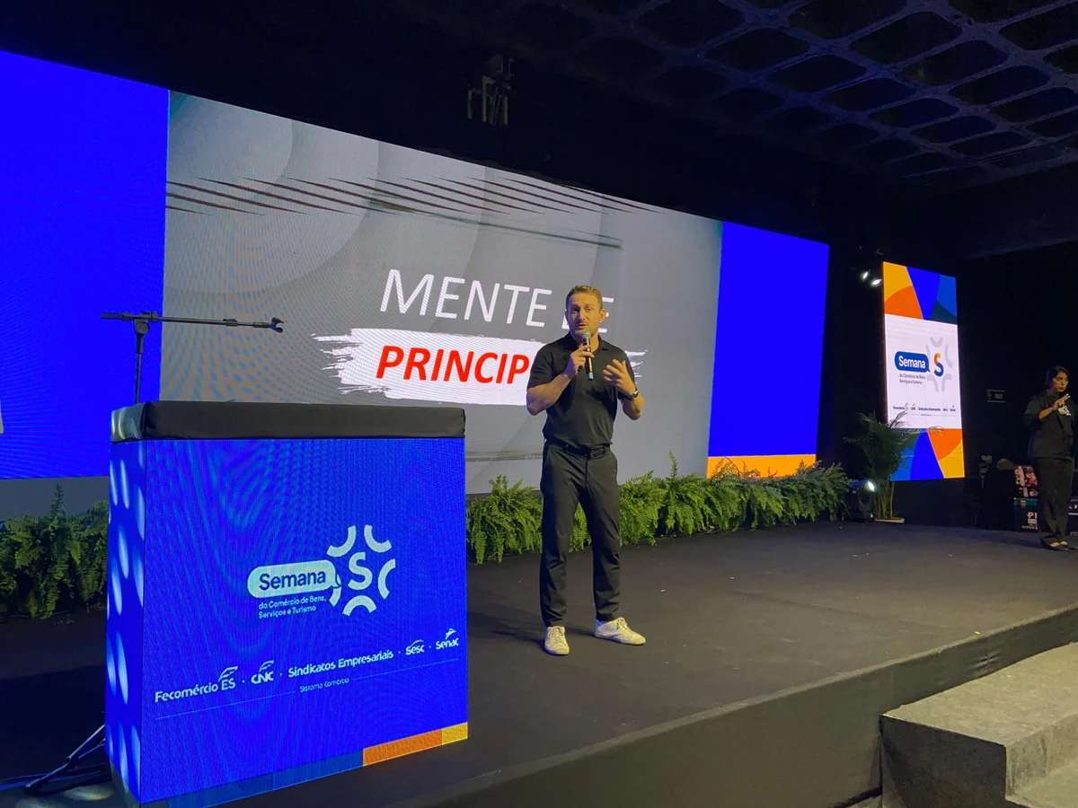 Andrea Iorio durante palestra na Semana S da Fecomércio