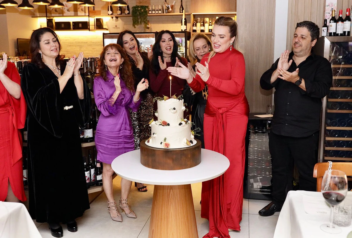 Brisa Clem celebra aniversário em Vitória